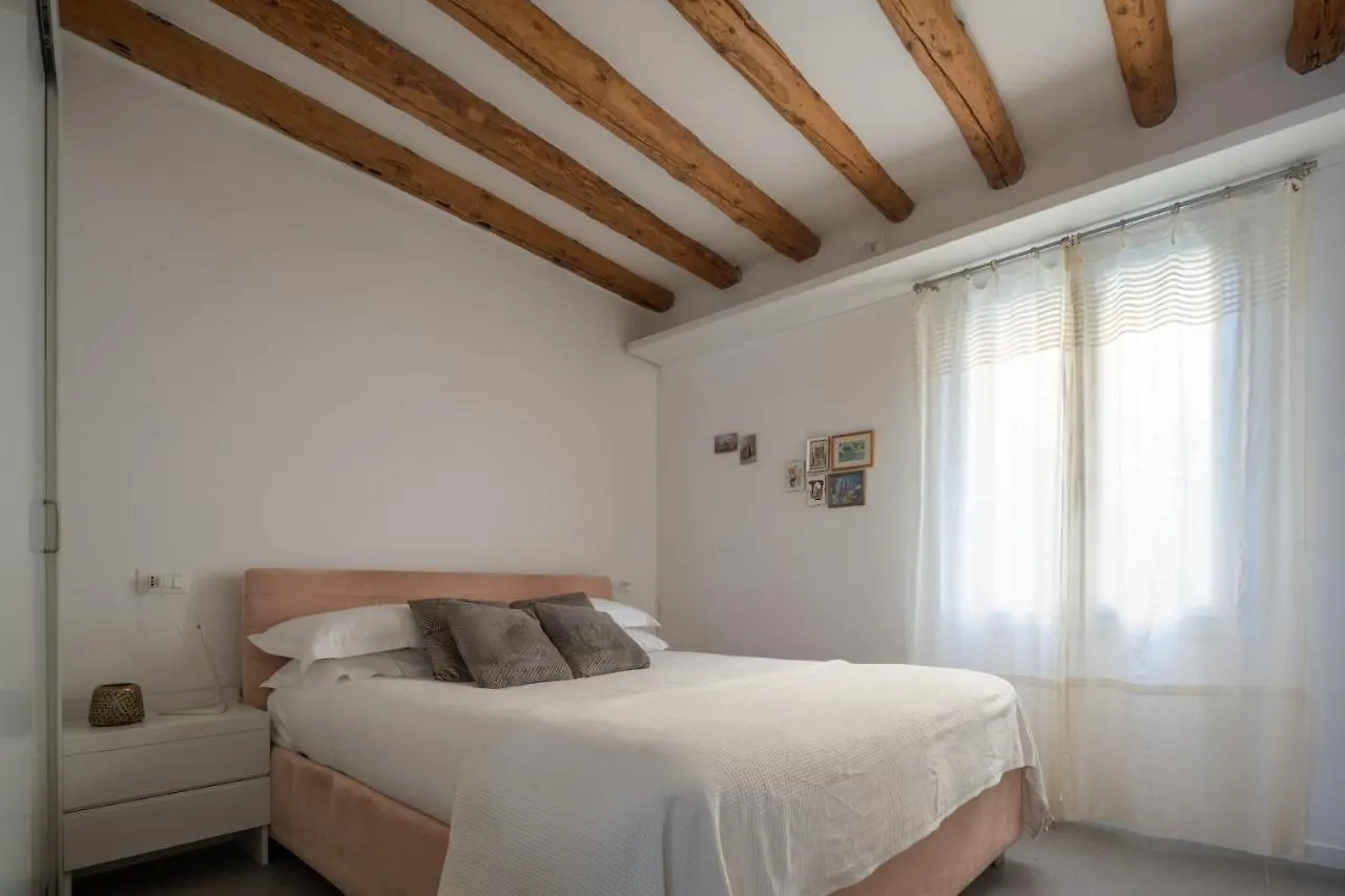 Luxury Garden Mansion R&R Apartment Venice
