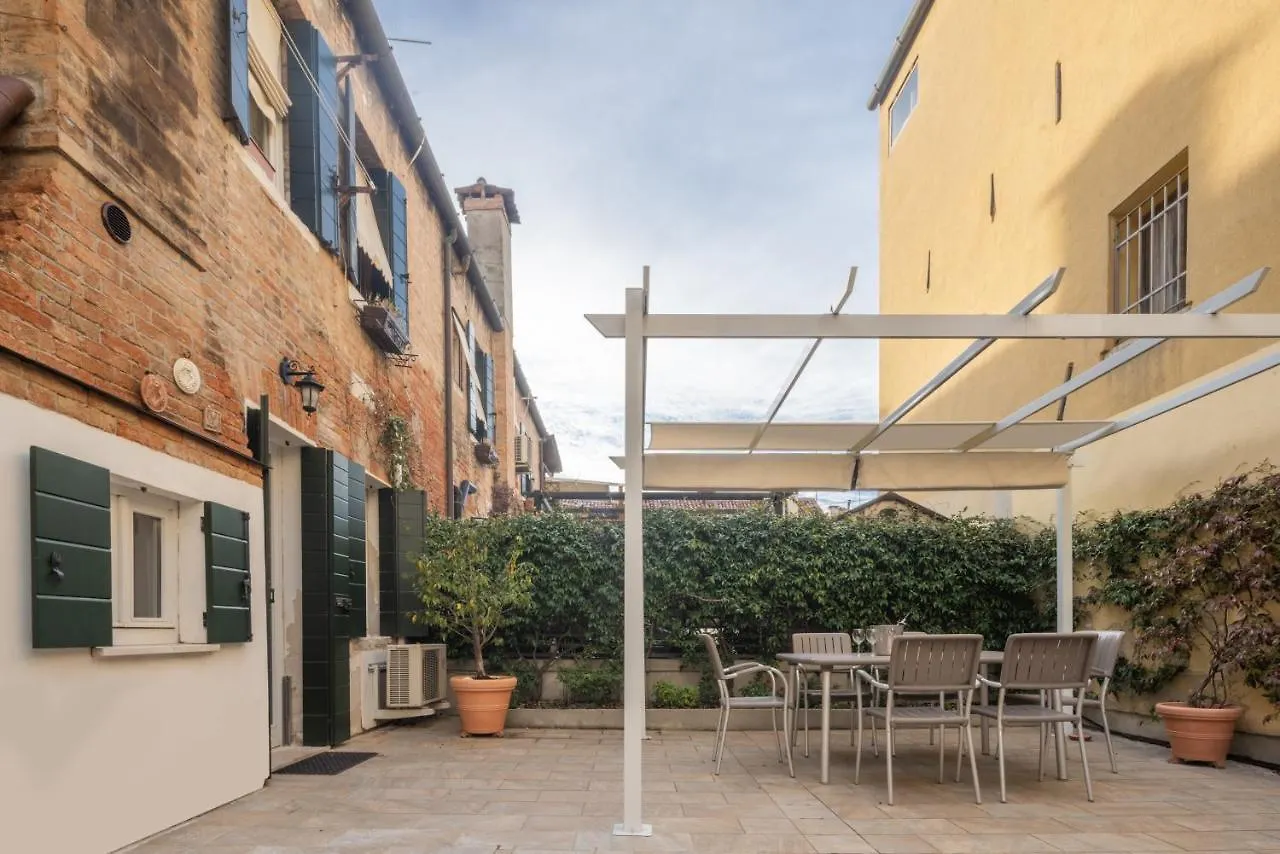 Luxury Garden Mansion R&R Apartment Venice