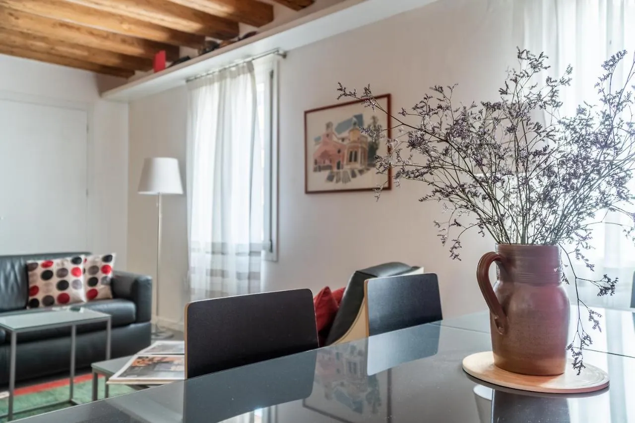 Luxury Garden Mansion R&R Apartment Venice