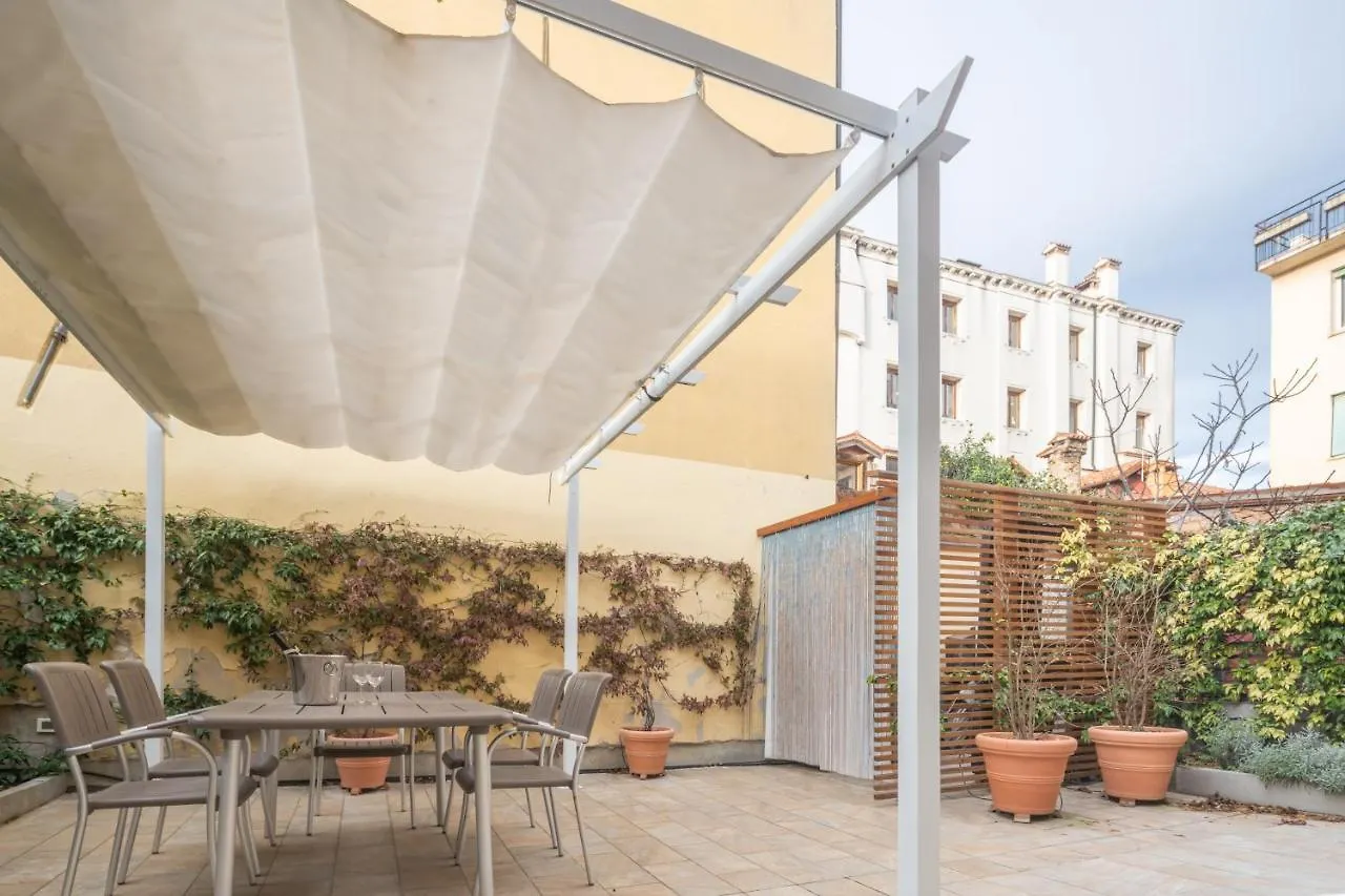 Luxury Garden Mansion R&R Apartment Venice Italy