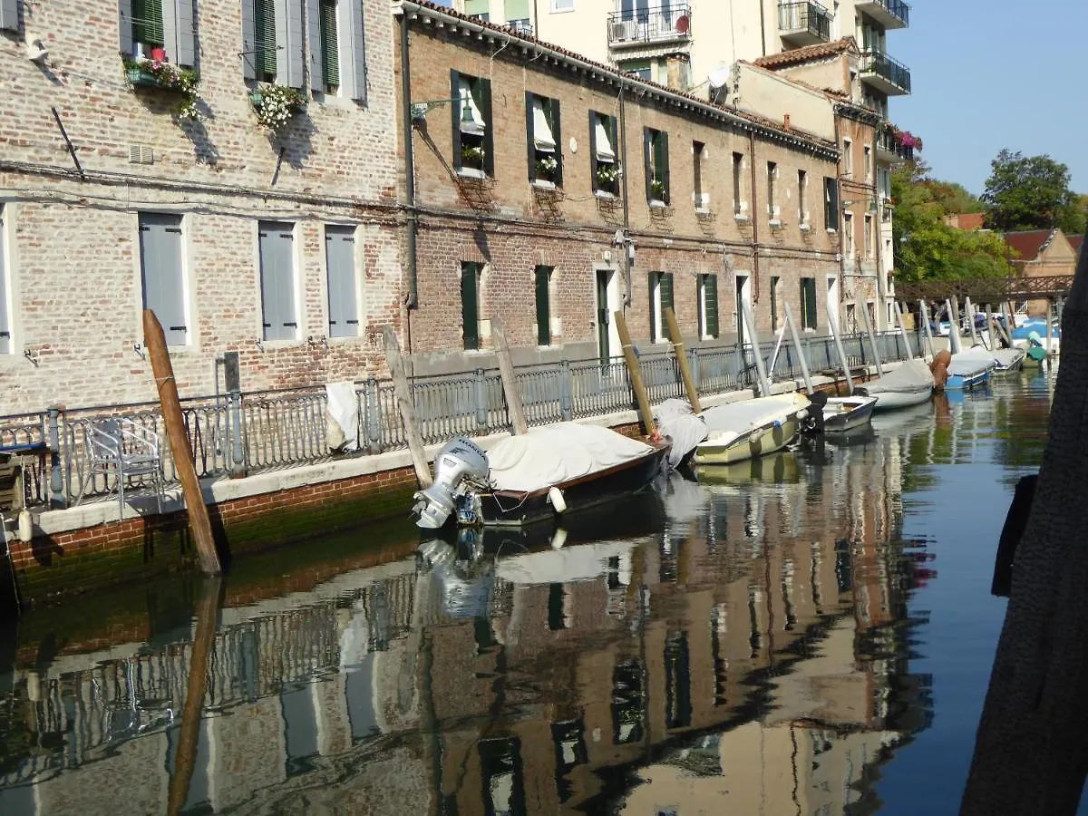 Luxury Garden Mansion R&R Apartment Venice
